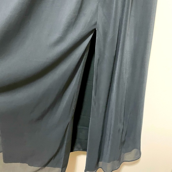 V-neck chiffon bridesmaid dress - Picture 3 of 4